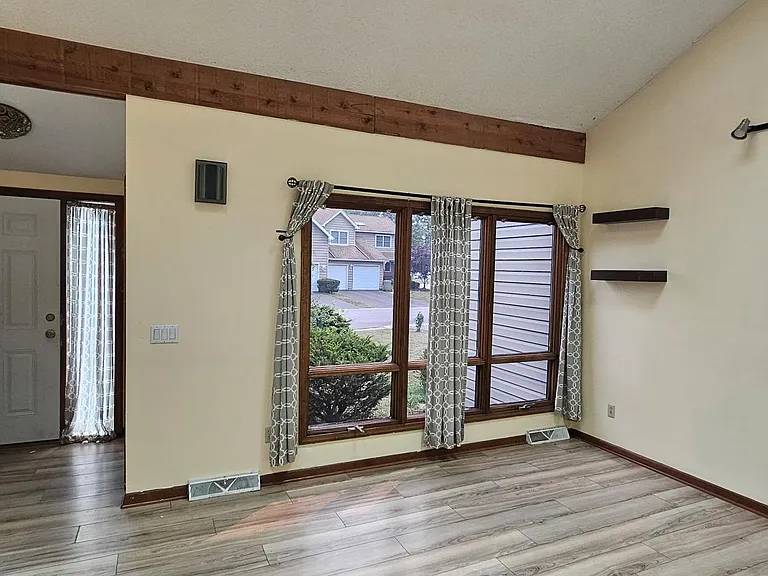 760 Robin Rd — Photo 3