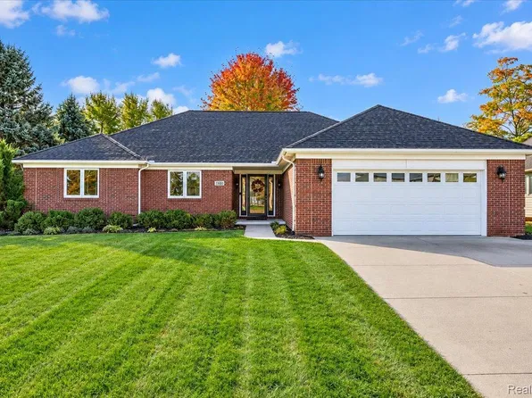 1800 John Paul Ct, Oxford, MI 48371