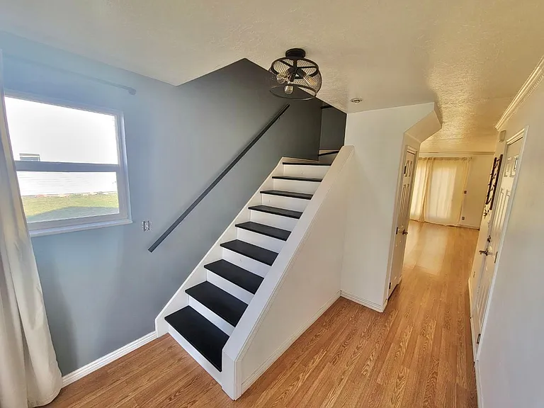 260 N Bliss Ct — Photo 3