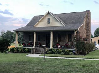 416 Bowling Branch Rd, Cottontown, TN 37048