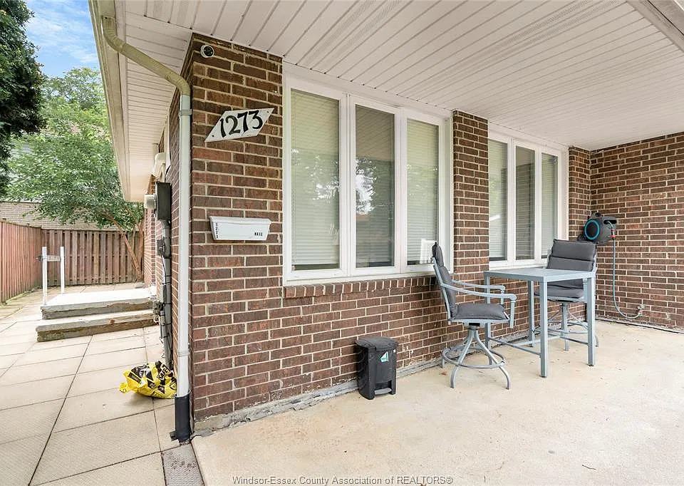 1273 Aire Pl