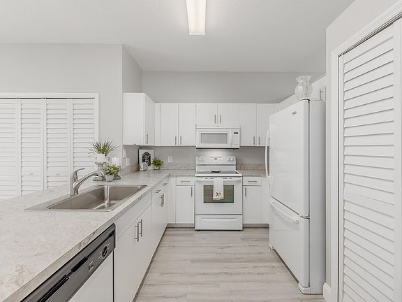 4th image of 593 NW San Remo Circle