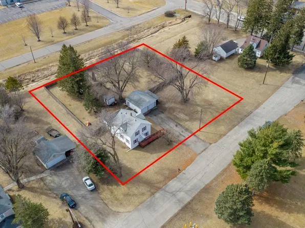 26 E Chestnut St, Morristown, MN 55052