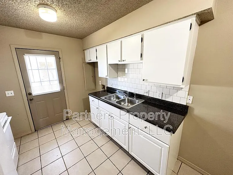 97 Pine Ave #3 — Photo 9