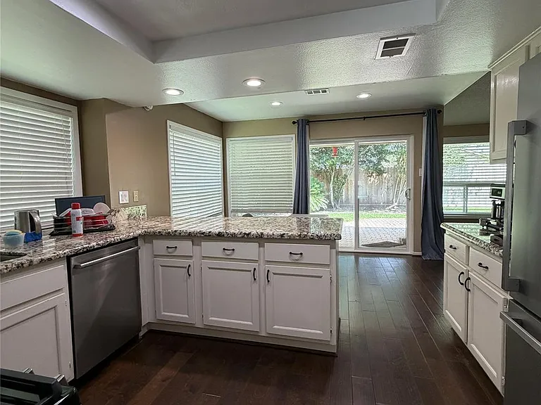 2211 Brook View Ln — Photo 3