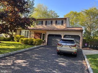 8 Tar Heels Rd E, Hamilton, NJ 08619