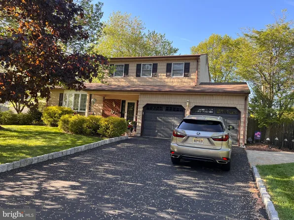 8 Tar Heels Rd E, Hamilton, NJ 08619