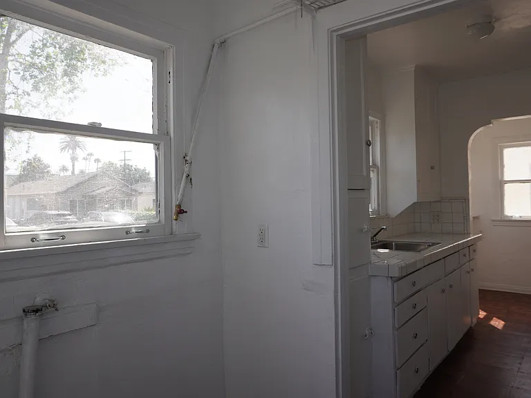 Back Porch / Stackable Washer/ Dryer hook-up