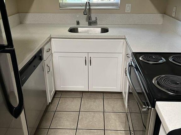 4th image of 939 Villa Ave APT 8