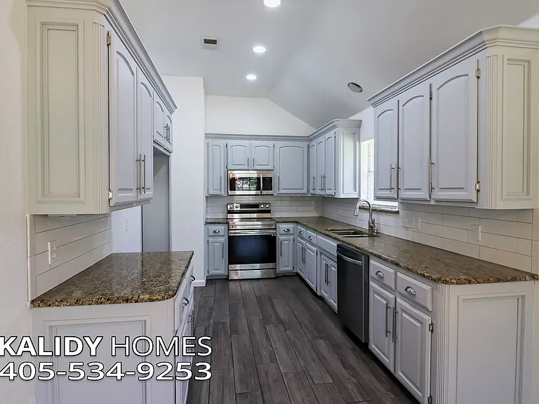 6001 SE 8th St — Photo 7