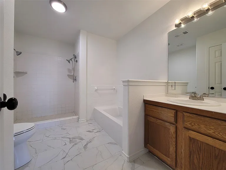 208 Newcastle Dr — Photo 10