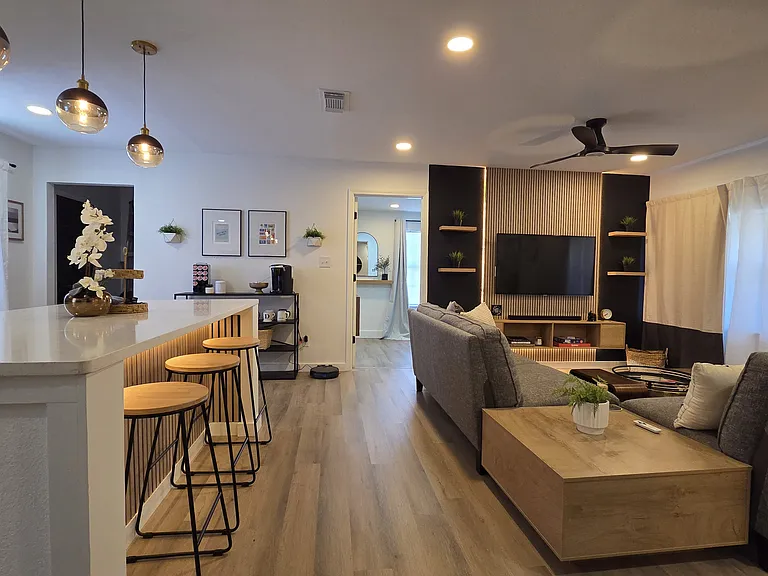 2826 Post Oak Rd — Photo 6