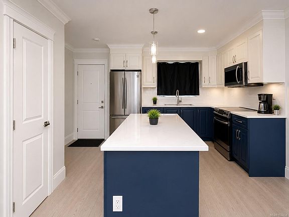 3rd image of 3248 Sherman Rd #102