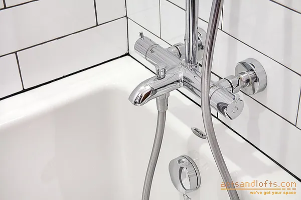 Sold by aptsandlofts.com | media 22