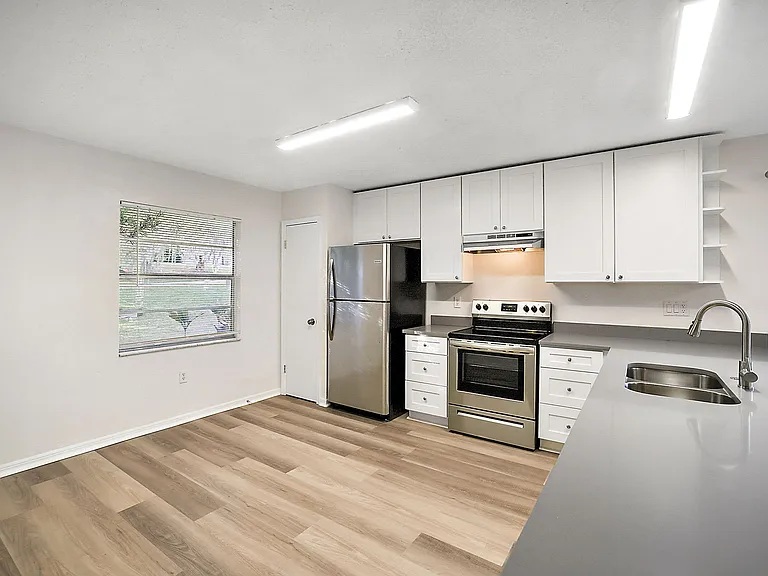 202 Fernwood St #1 — Photo 3
