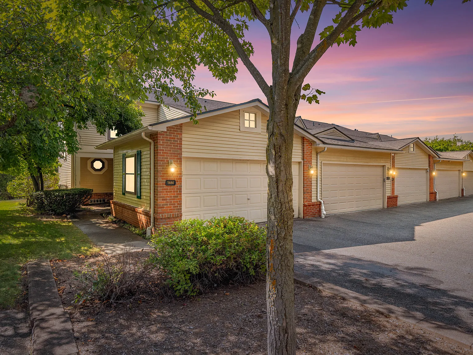 3 bed, 2.5 bath, 1880 sqft, $2,850 — Photo 1