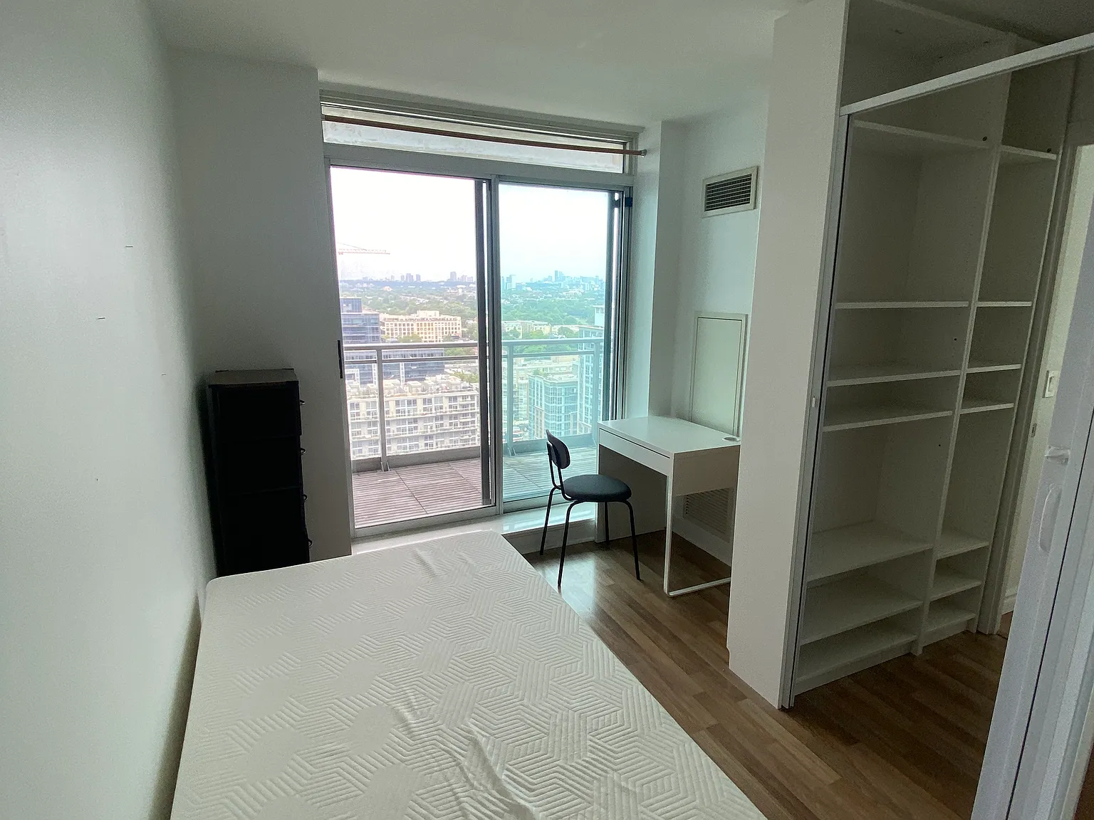 3 bed, $1,180 — Photo 2