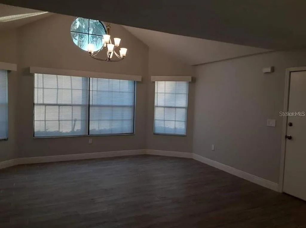 3 bed, 2.0 bath, 1250 sqft, $1,800 — Photo 3