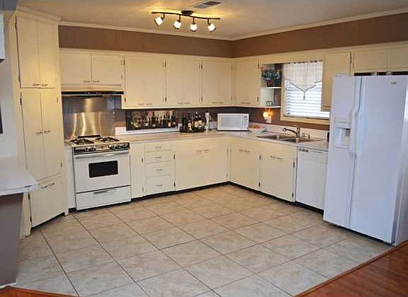 5th image of 1352 Julia St