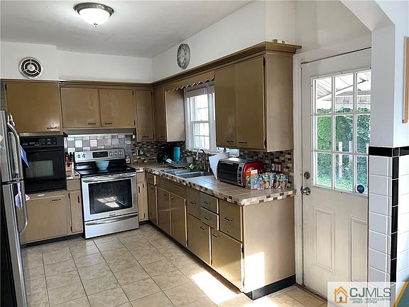 5th image of 328 N 9th Ave