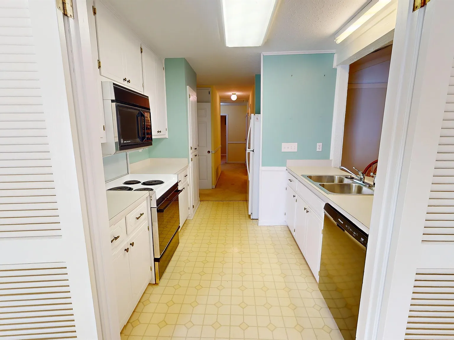 1212 Hillman Street - 1 — Photo 4
