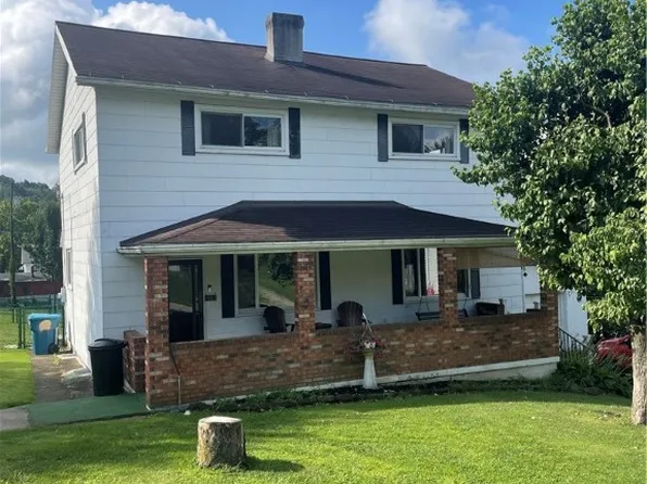 1011 Broadway St, Leisenring, PA 15455