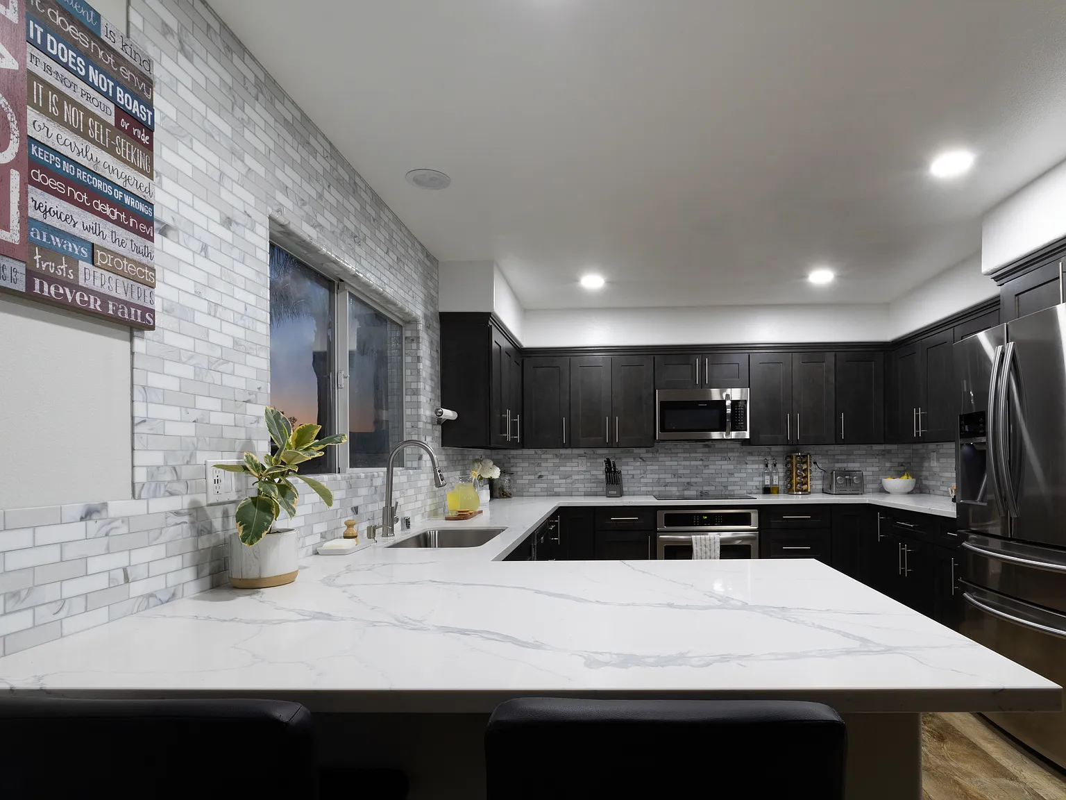 4 bed, 2.5 bath, 1801 sqft, $5,300 — Photo 3