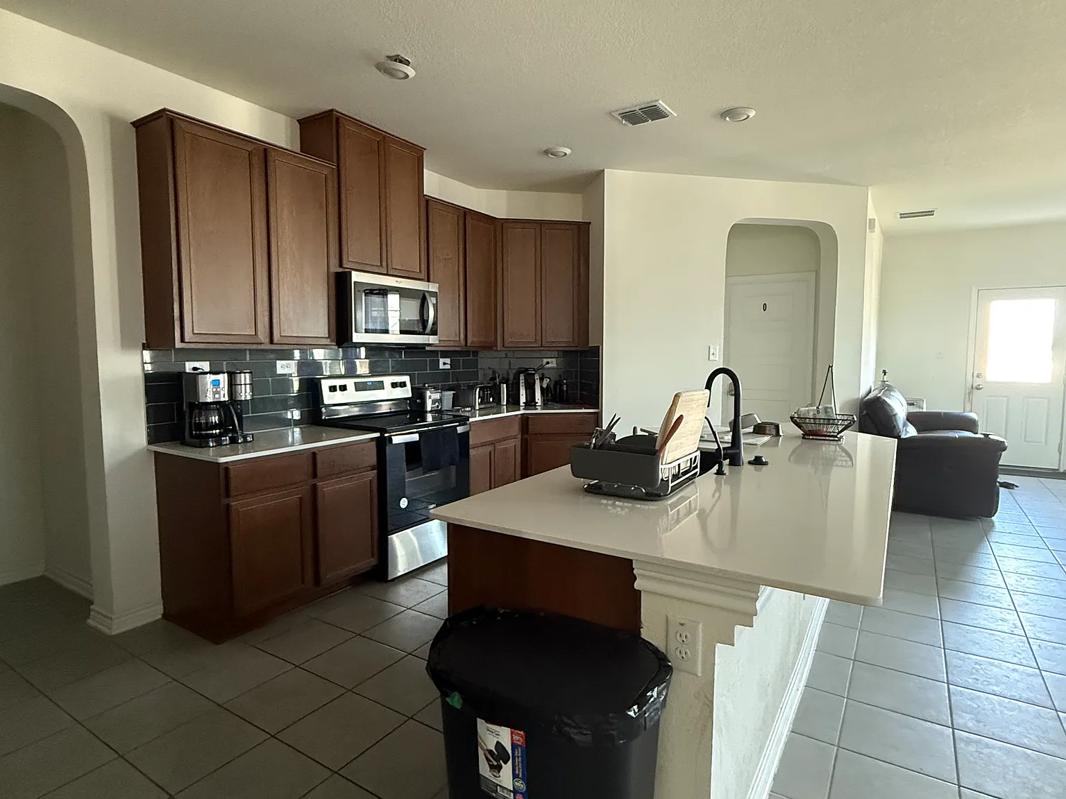 5 bed, 3.5 bath, 2984 sqft, $650 — Photo 2