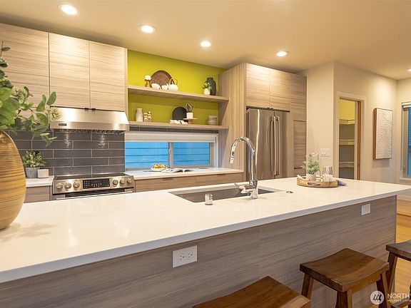 5th image of 4413 Meridian Avenue N