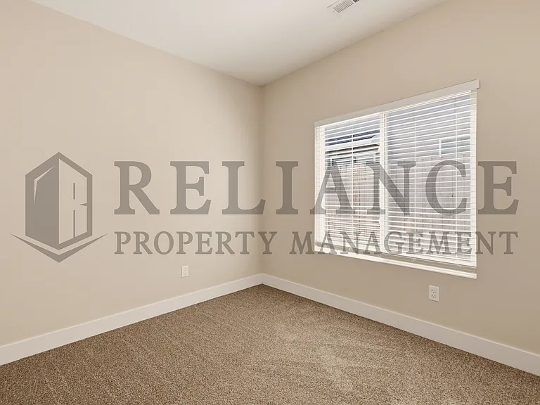 220 W May St — Photo 32