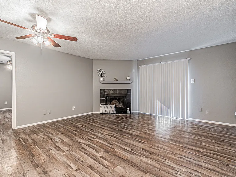 Thorn Manor Apartments — Photo 10