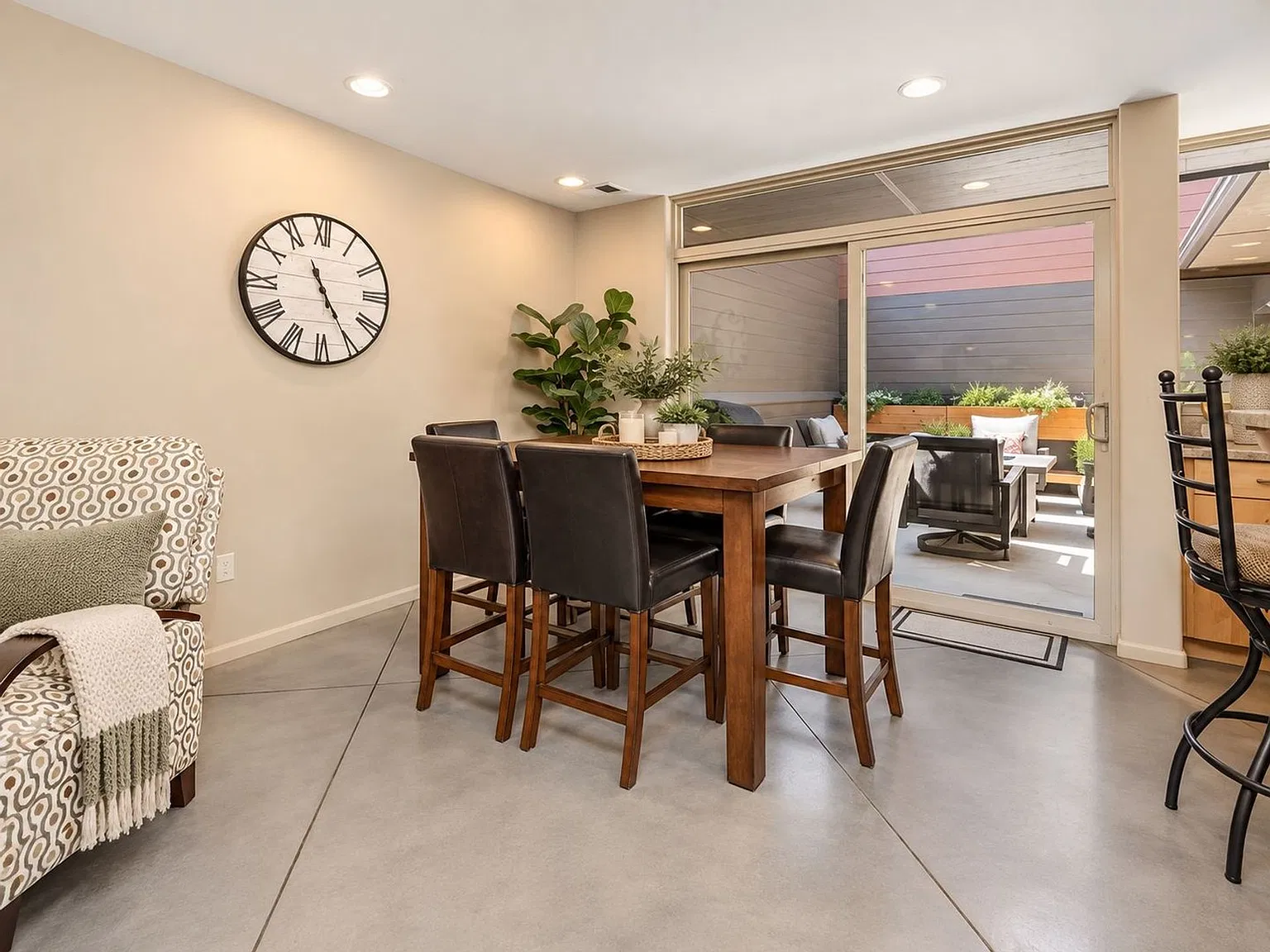 Furnished Live/Work 4bd Home with Private Studio 1 Block from Boise River — Photo 3