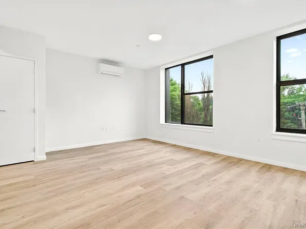 1715a Lacombe Avenue image 8 of 29