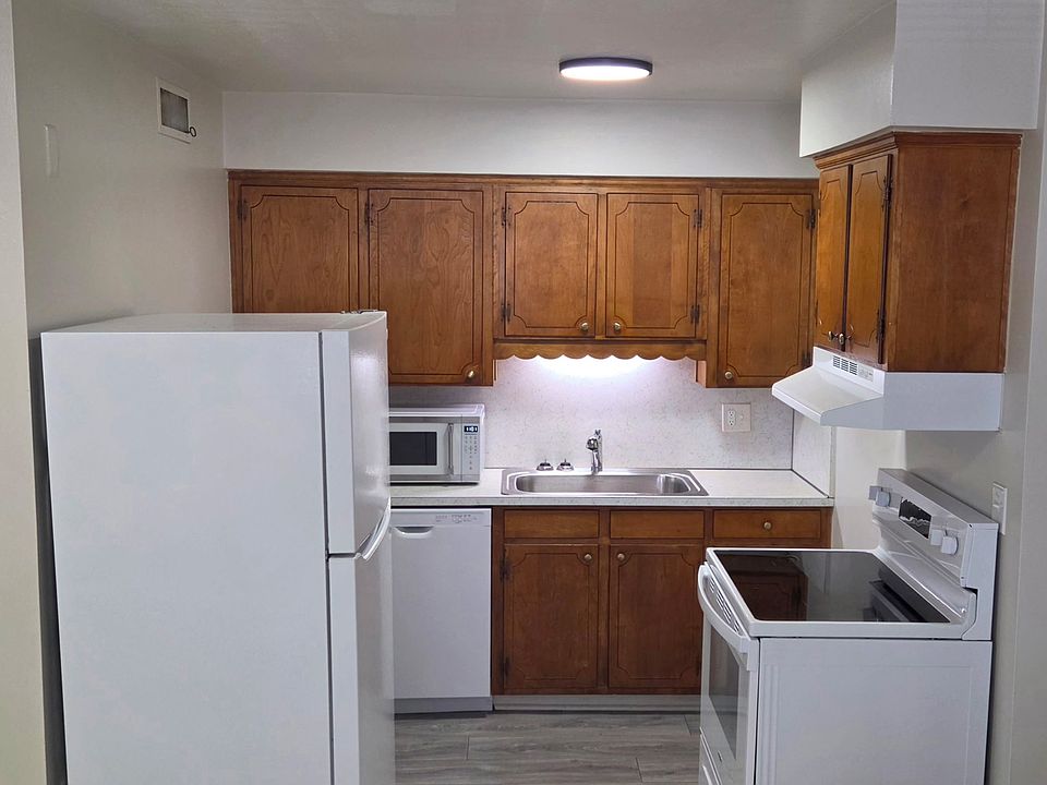 1st image of 125 Bush Dr #10