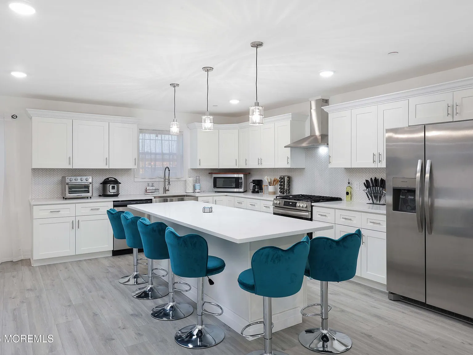 4 bed, 1352 sqft, $3,800 — Photo 2