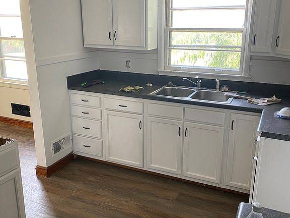 4th image of 4002 Vermont Ave NW