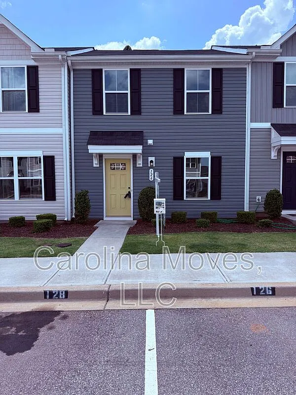 3 bed, 2.5 bath, 1200 sqft, $1,695 — Photo 1