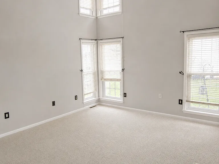 118 Henning Dr — Photo 6