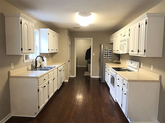 5th image of 340 Benjamin Dr