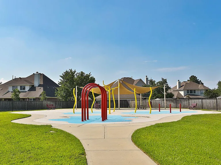 17222 Leeside Dr — Photo 31