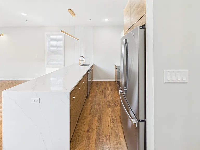 2236 W Cermak Rd #1R — Photo 8