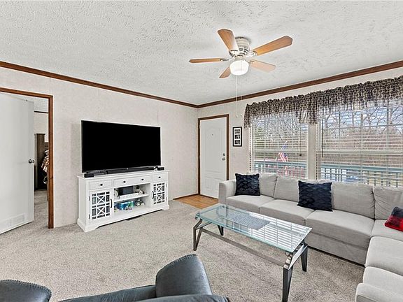 4th image of 5 Persimmon Ln