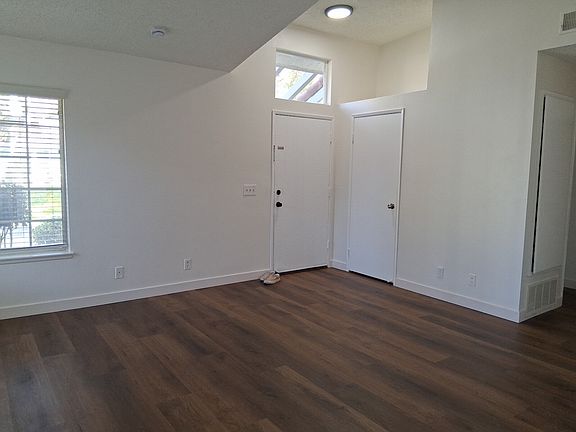 3rd image of 6822 Poppyview Dr