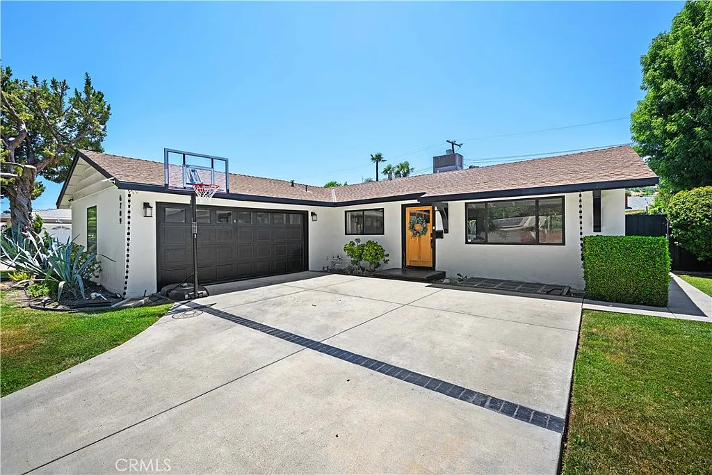 3 bed, 1250 sqft, $5,500 — Photo 2