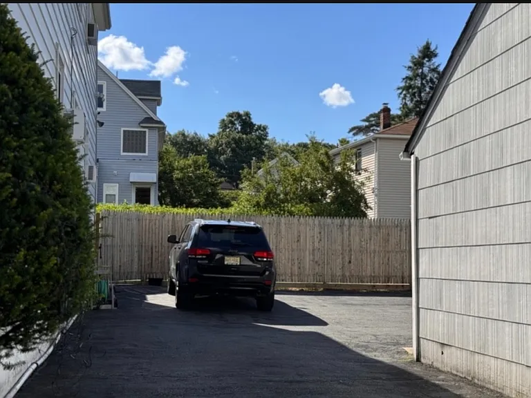44 Parkway W — Photo 9