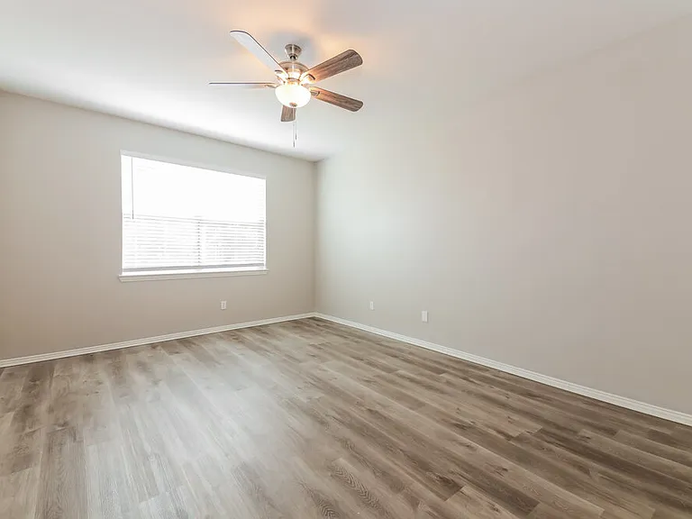 1820 Plymouth Dr — Photo 12