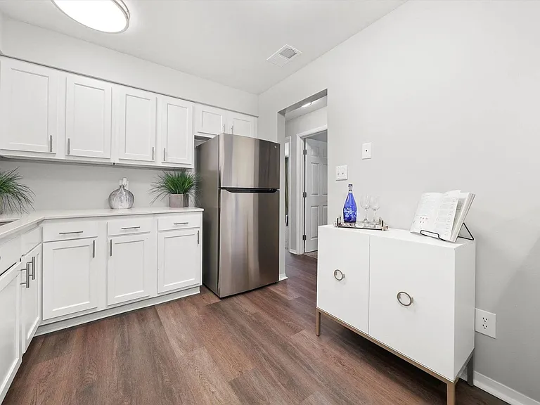Hampton in Highland Apartments — Photo 1