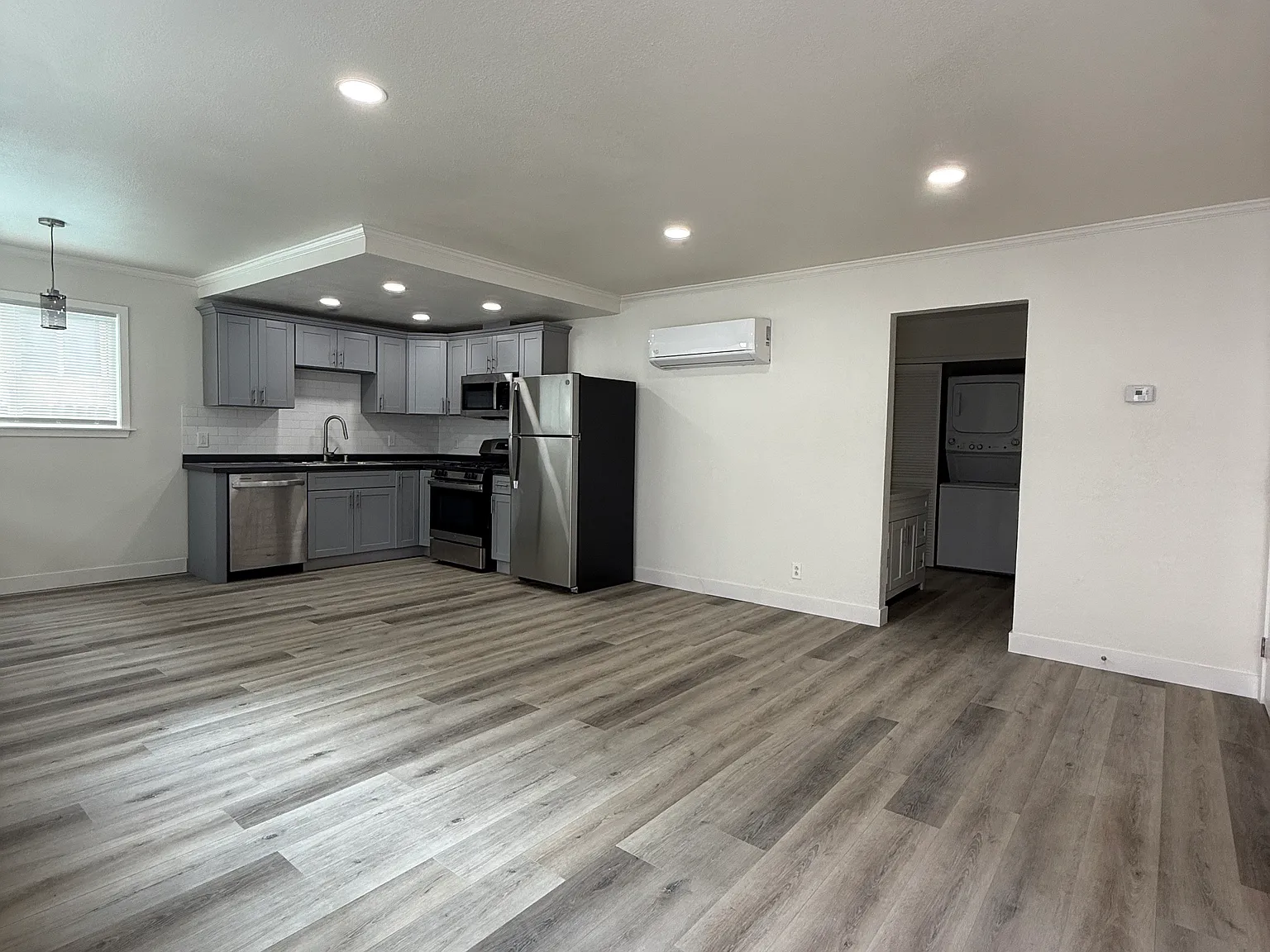2810 H St — Photo 2