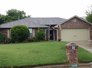 1009 Meadowlake Dr, Noble, OK 73068