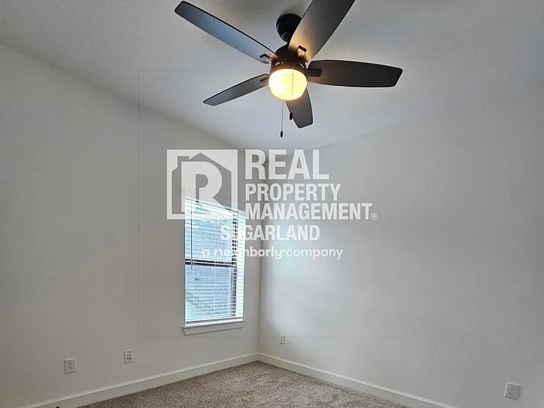 1414 Emma Lake Dr — Photo 38